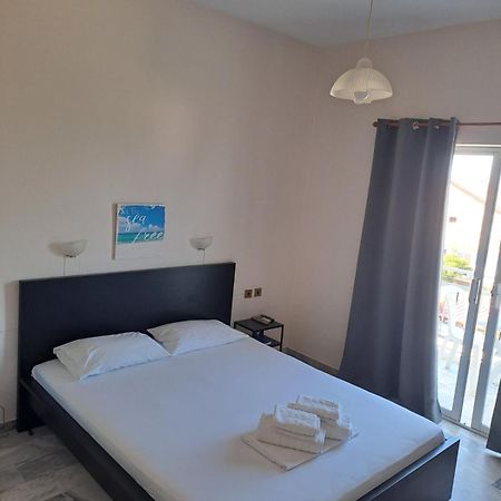 Golden Beach-Tsianis Apartments Néa Meságkala Esterno foto